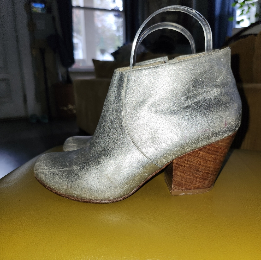 Fortress of Inca Metallic Booties